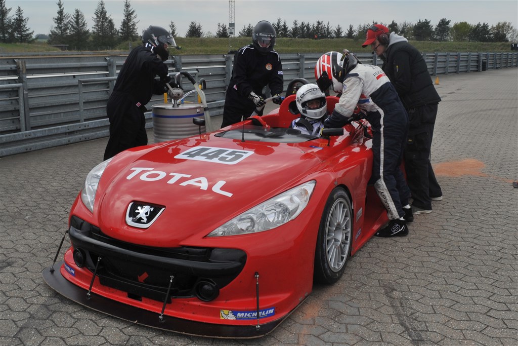 Et tankstop i sidste øjeblik kostede JXA Racing klassesejren.
(Foto: Morten Alstrup)